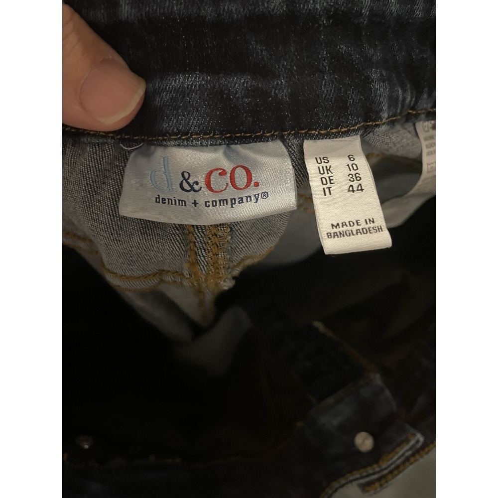 D & Co Women's 6 Denim Blue Jeans with Floral Cuff Stretch - Picture 6 of 8
